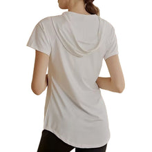 Lataa kuva Galleria-katseluun, Comfortable V-neck t-shirt