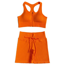 Indlæs billede til gallerivisning Women's Seamless Yoga Set - Sustainable Short Sleeve Top & Shorts for Active Lifestyle