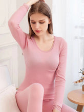 Lataa kuva Galleria-katseluun, A warm suit balances comfort with a toned figure