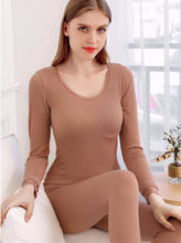 Lataa kuva Galleria-katseluun, The warm suit balances the comfort of women with the toned figure